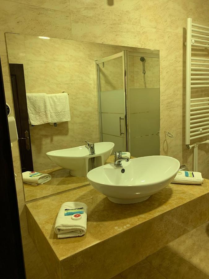 Laura Holiday Hotel Braila Luaran gambar