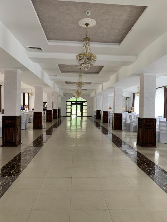 Laura Holiday Hotel Braila Luaran gambar